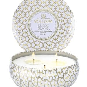 נר ריחני בקופסת פח עם 3 פתילים - Suede Blanc VOLUSPA