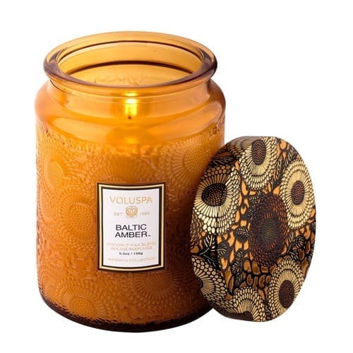 נר ריחני בצנצנת זכוכית 510 גרם - Baltic Amber VOLUSPA