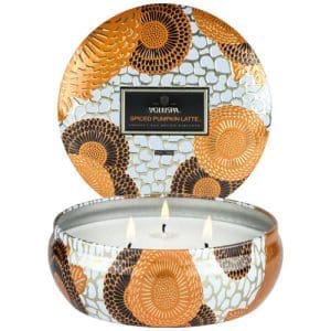 נר ריחני בקופסת פח עם 3 פתילים - Spiced Pumpkin VOLUSPA