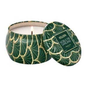נר ריחני בקופסת פח - Noble Fir Garland VOLUSPA