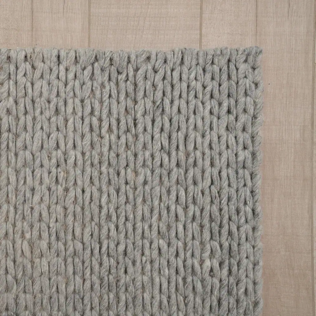 שטיח צמר Wool אפור מקולקציית שטיחים של דה ספיטי