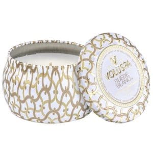 נר ריחני בקופסת פח - Suede Blanc VOLUSPA