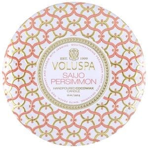 נר ריחני בקופסת פח עם 3 פתילים - Saijo Persimmon VOLUSPA